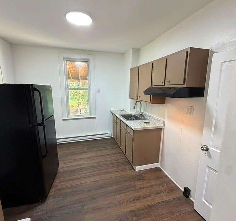 1st image of 1039 W Arch St