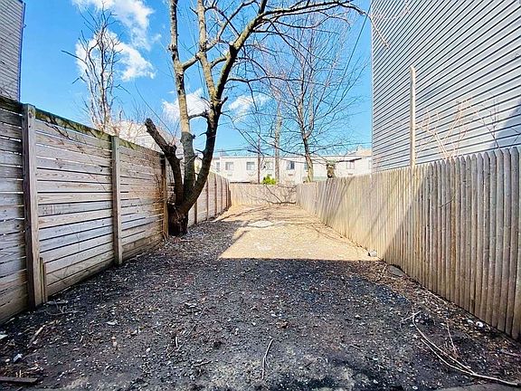 4th image of 239 Marion St #1A