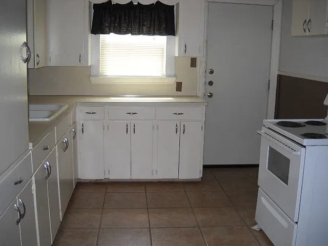 1302 Sewell — Photo 4