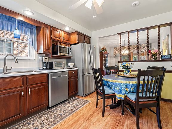 5th image of 681 Carnival Dr