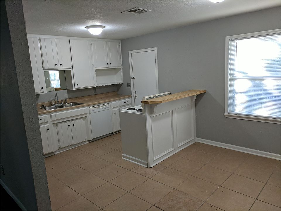 1st image of 2400 NW 40th St