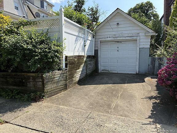 4th image of 4634 Iris Lane
