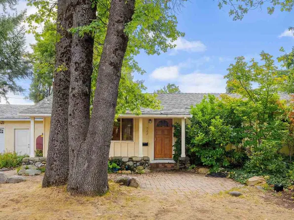 722 Buena Vista Ct, Mount Shasta, CA 96067
