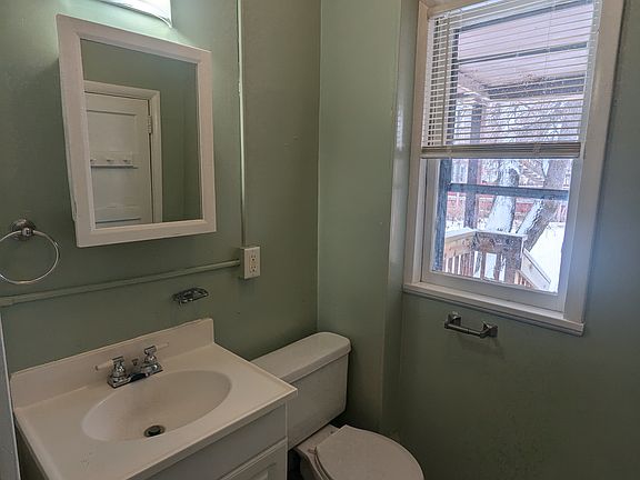 5th image of 209 N 29th Ave W #1