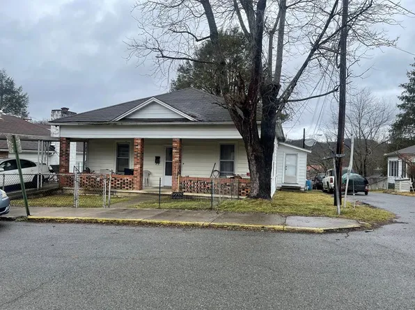 204 S Mountain Ave, Mount Hope, WV 25880