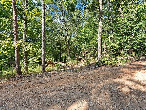 4th image of 375 Mountain Crest Dr
