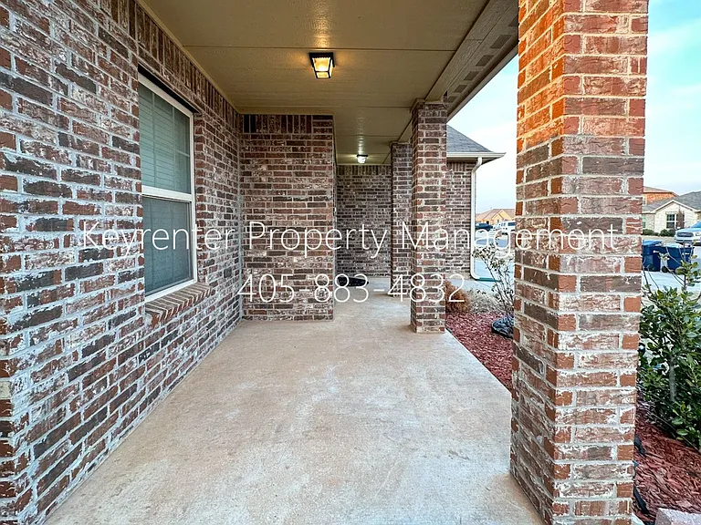 2409 Rosa Cir — Photo 3