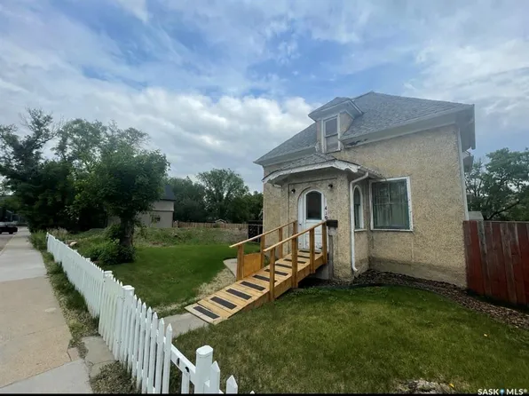 419 18th STREET W, Saskatoon, SK S7L 1E4