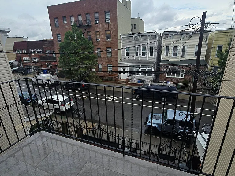 25-21 44th St #3F — Photo 4