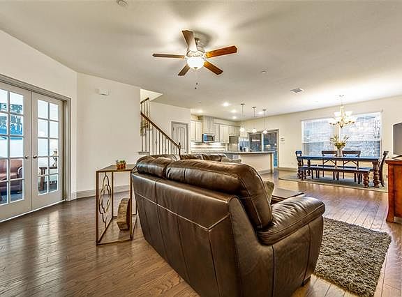 3rd image of 325 Tottenham Ct