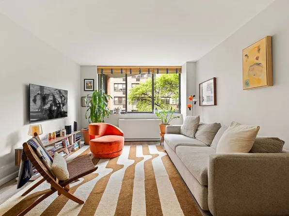 343 E 74th St APT 4H, New York, NY 10021
