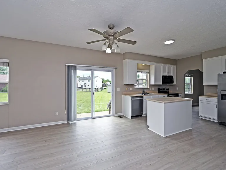 8097 Winding Creek Ct — Photo 17