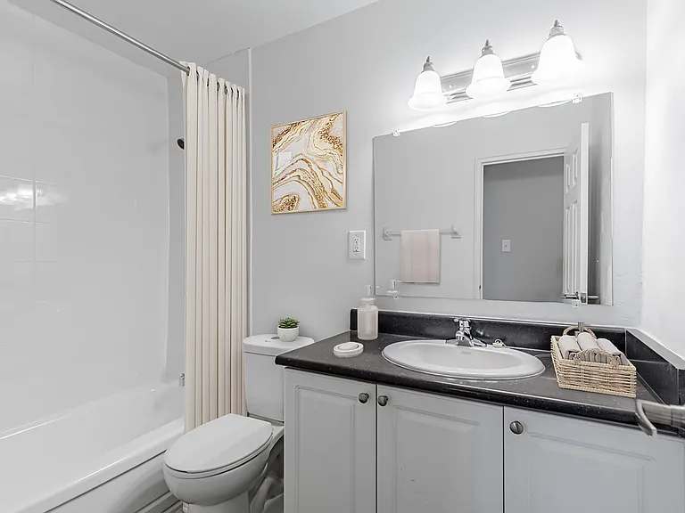 4383 Bathurst St — Photo 14