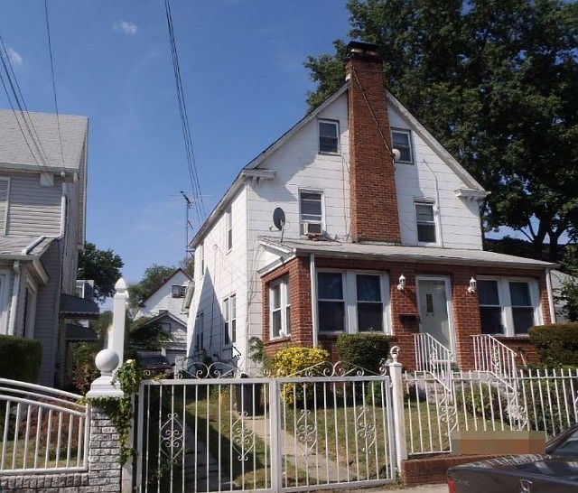 2nd image of 10412 196th St