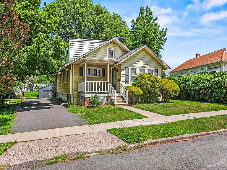 4 Thurston Ave — Photo 26