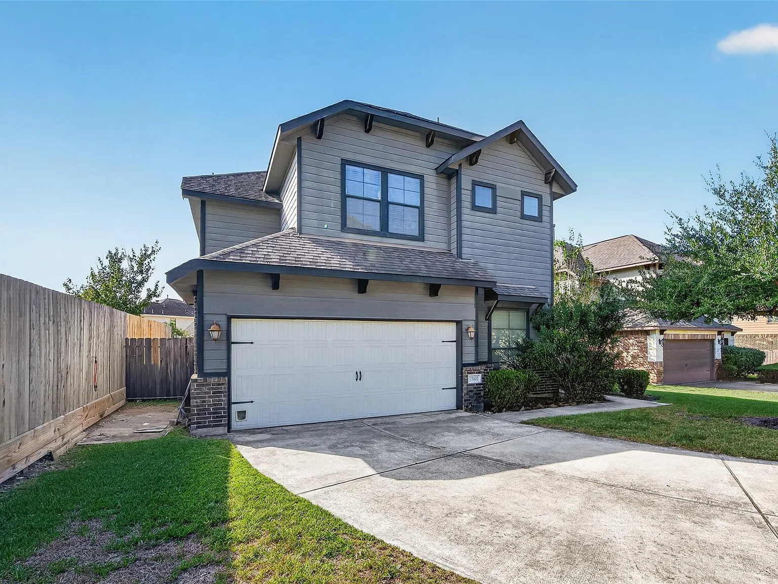 4 bed, 2.5 bath, 2024 sqft, $2,350 — Photo 2