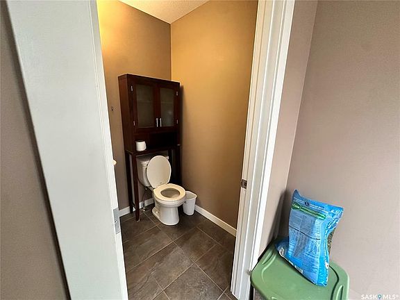 5th image of 523 Alexandra St