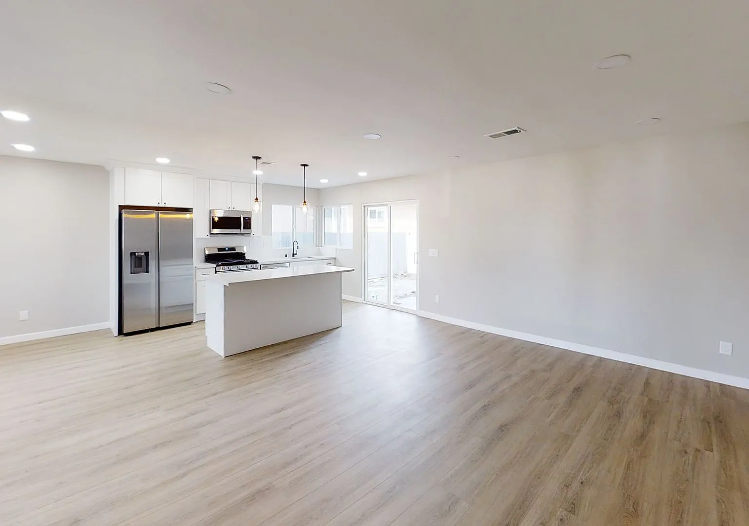 4BD/2BA on East Falls! — Photo 3