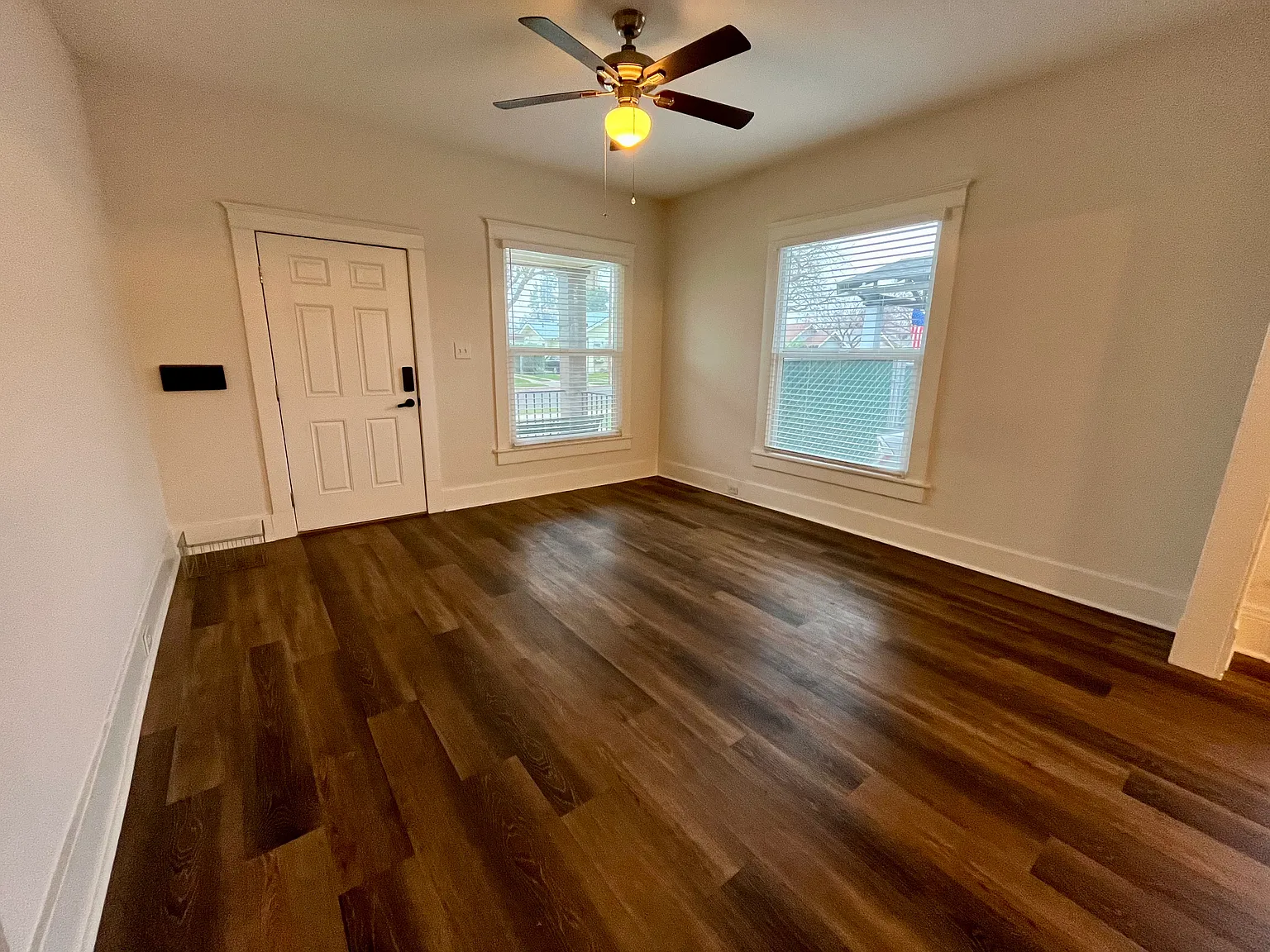 720 E Dudley Ave — Photo 2