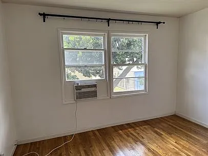Silverlake Garden Apartments — Photo 36