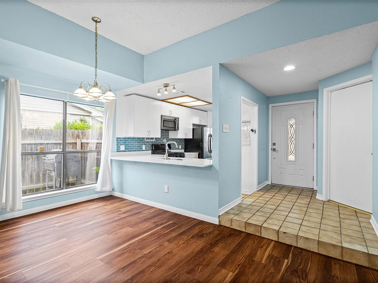 3 bed, 2.0 bath, 1247 sqft, $1,800 — Photo 4