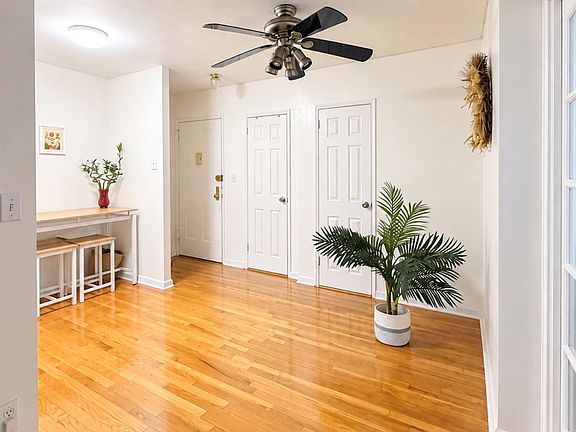 4th image of 15020 71 Avenue #2J