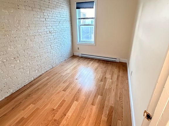 4th image of 892 Huntington Ave #7B