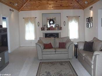 3rd image of 109 Parkwood Dr