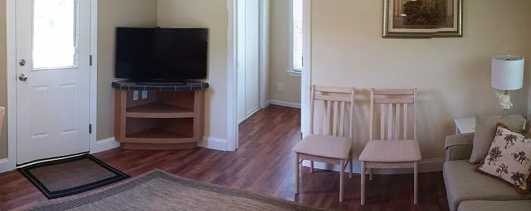 Living Rm (wide-angle view)