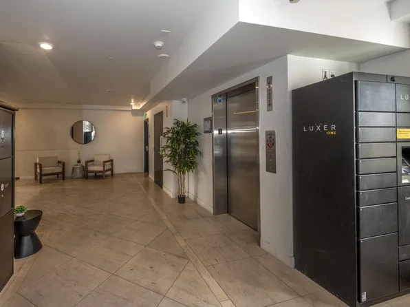 Olivia Residences LLC, 1556 Hi Point St #202, Los Angeles, CA 90035