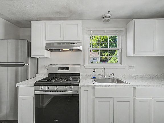 5th image of 168 Sycamore St