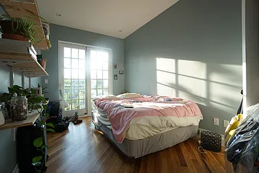 Rented by Rennit Inc.