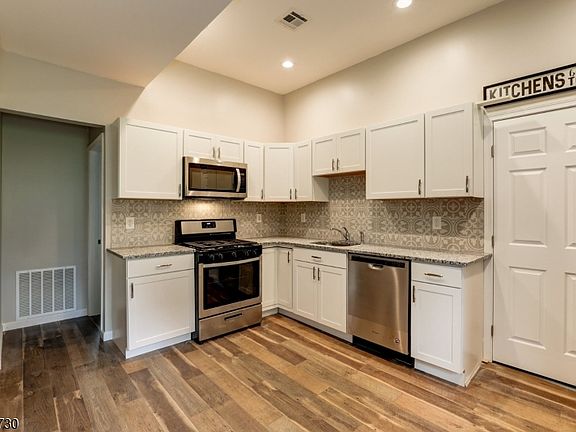 3rd image of 173 Bungalow Ter