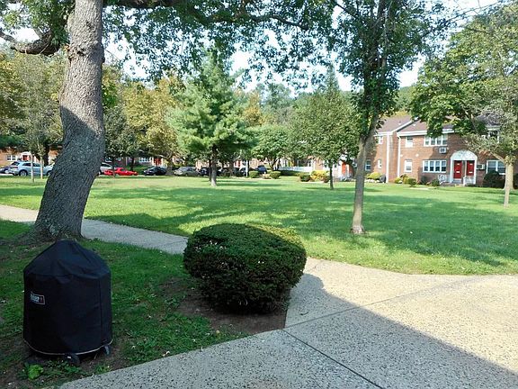3rd image of 226-16 Kingsbury Ave #1