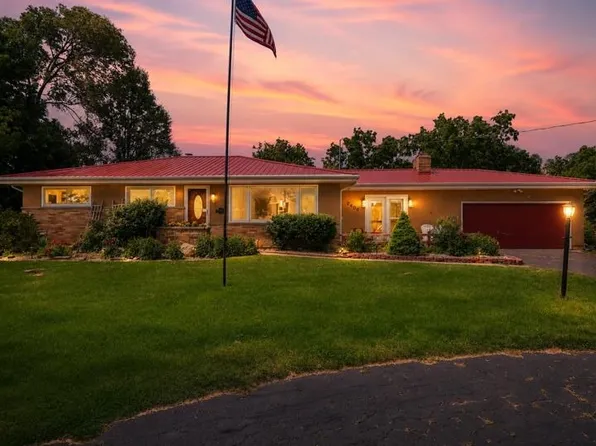 2400 W Avalon Rd, Janesville, WI 53546