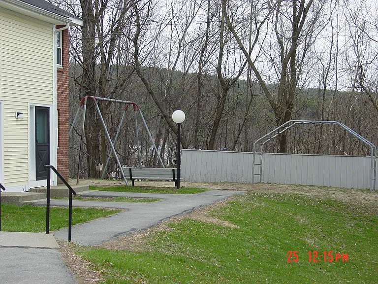 Hillside Court — Photo 3