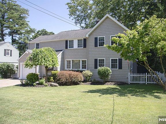 2nd image of 22 Warren Rd