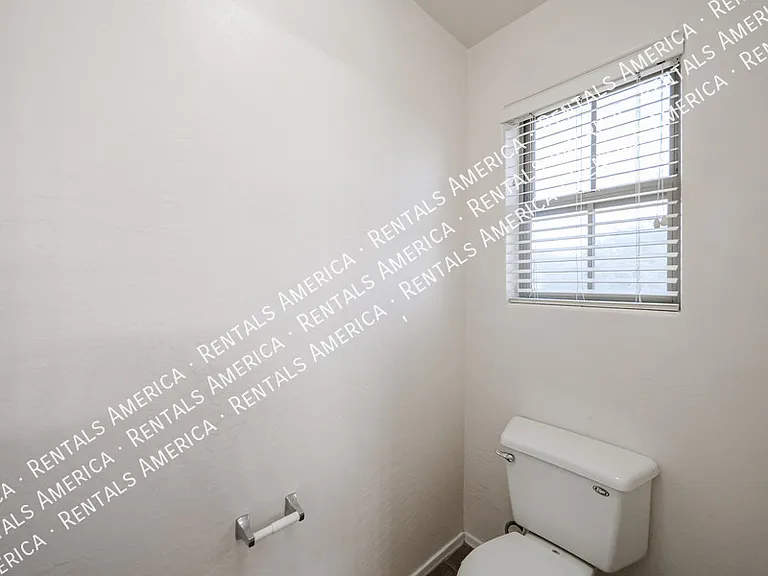 4563 E Oxford Ln — Photo 43