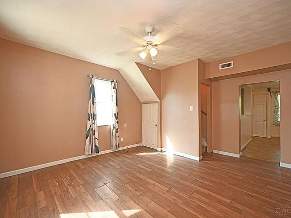 5th image of 907 Front St