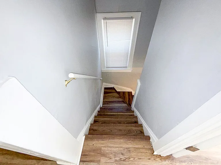 850 E Whittier St — Photo 13