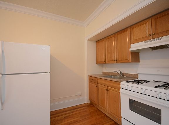 3rd image of 2737 N Spaulding Ave #2737218