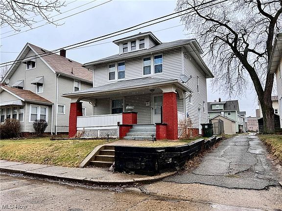 2nd image of 636 Wertz Ave SW