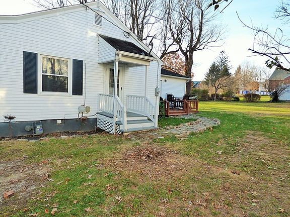 4th image of 460 E North St