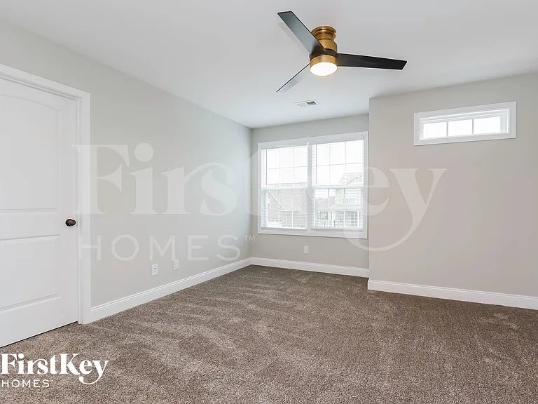 516 Dexter Dr — Photo 9
