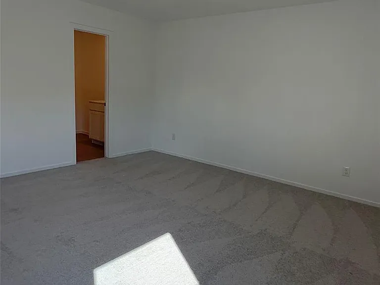 327 Parkin Ct — Photo 12
