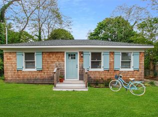 3 Hallock Ave, East Quogue, NY 11942