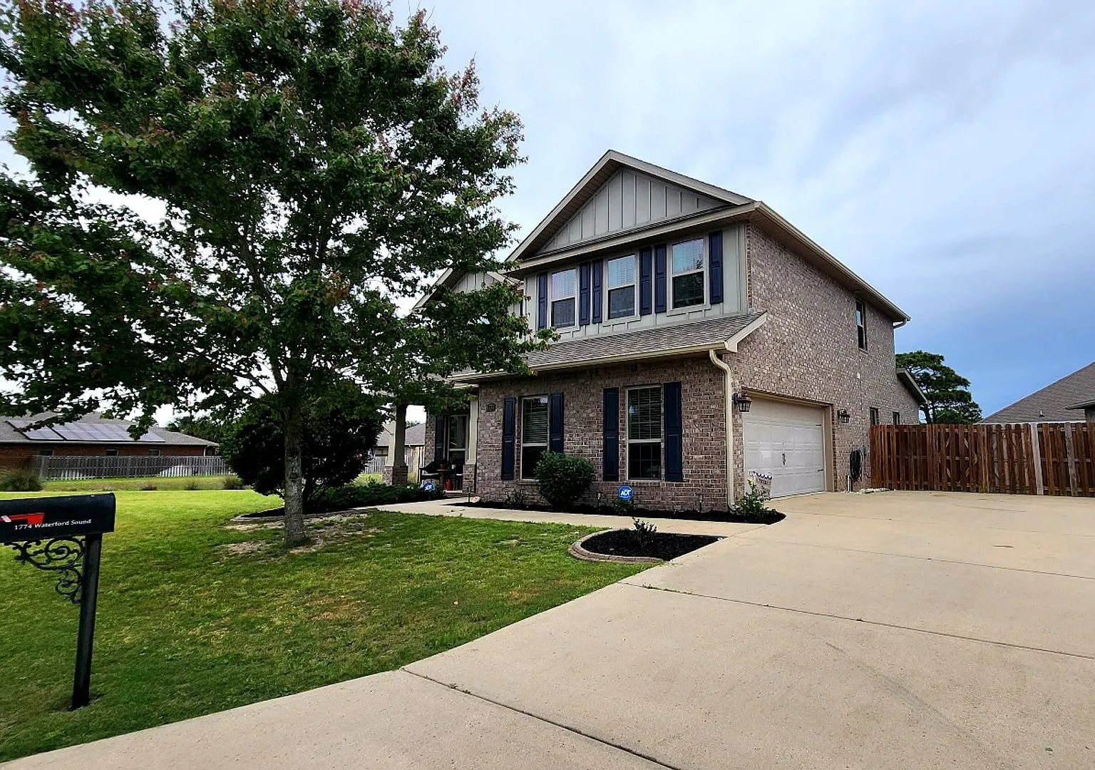 Stunning 4 Bed/3.5 Bath Home in a Peaceful Friendly Neighborhood in Gulf Breeze! — Photo 2