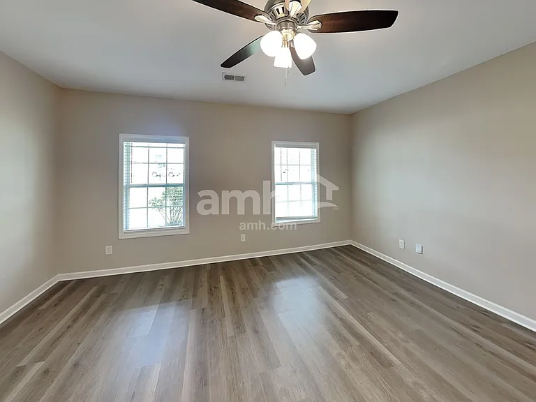 913 Beverly Ct — Photo 8