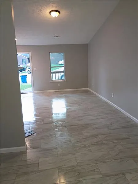 3 bed, $1,850 — Photo 4