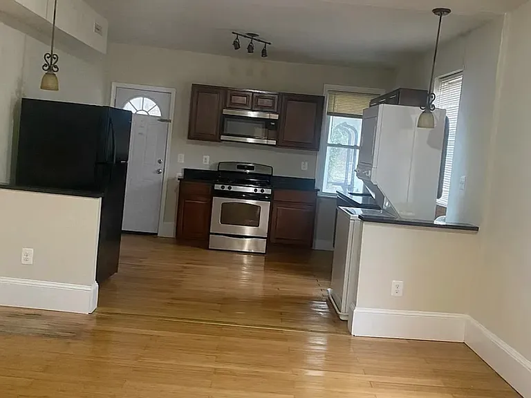 2648 Lehman St — Photo 2